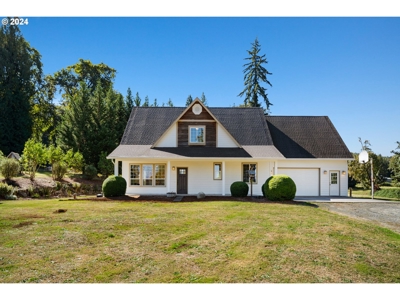 Beautiful Craftsman-Style Home in Yacolt WA - image 1