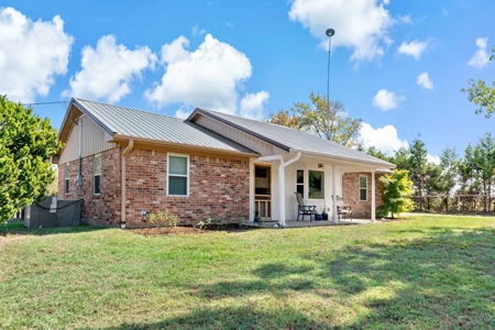 Country Living in Northeast Texas on 5 Acres - image 2