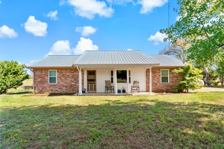 Country Living in Northeast Texas on 5 Acres - image 1