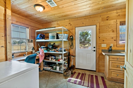 Country Living in Northeast Texas on 5 Acres - image 11