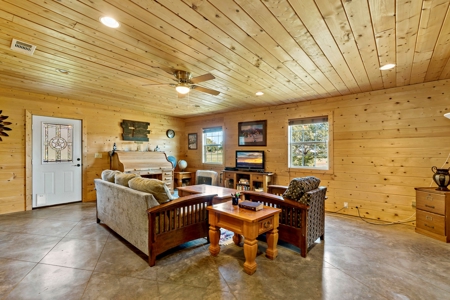 Country Living in Northeast Texas on 5 Acres - image 7