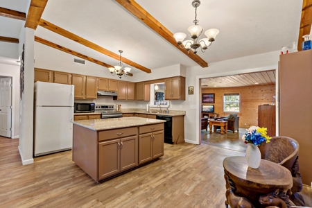 Country Living in Northeast Texas on 5 Acres - image 14
