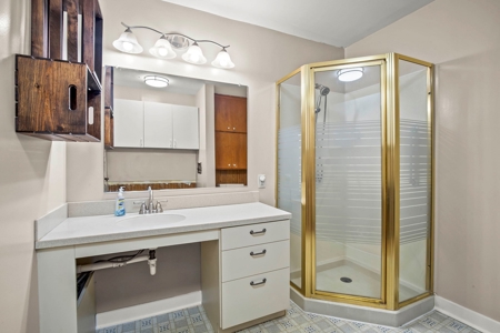 Home and Barn on 5 ac Delaware County Big Walnut Schools - image 24