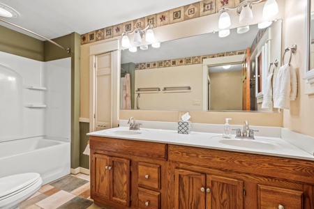 Home and Barn on 5 ac Delaware County Big Walnut Schools - image 29