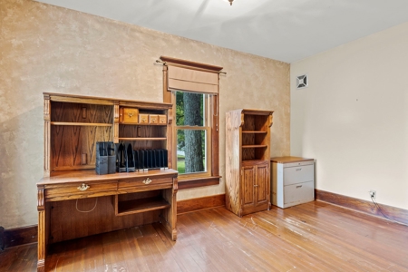 Home and Barn on 5 ac Delaware County Big Walnut Schools - image 16