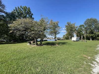 Riverfront Lot For Sale in Savannah TN - image 16