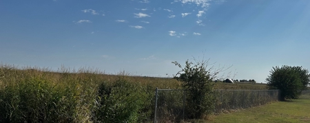 Land with quick interstate access - image 3