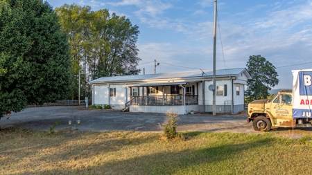 Bowlin Feed Store & Farm Online Auction - image 20