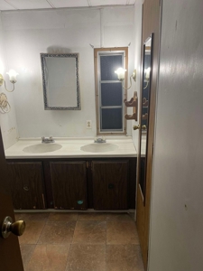 Bowlin Feed Store & Farm Online Auction - image 40