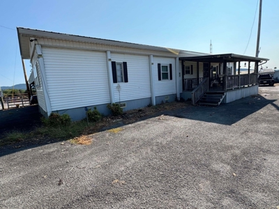 Bowlin Feed Store & Farm Online Auction - image 23