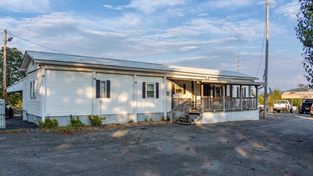 Bowlin Feed Store & Farm Online Auction - image 18