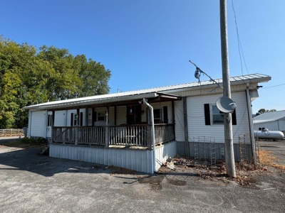 Bowlin Feed Store & Farm Online Auction - image 21