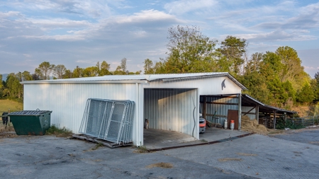 Bowlin Feed Store & Farm Online Auction - image 44