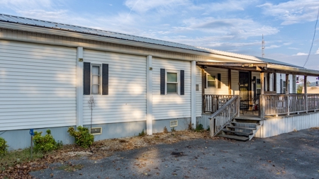 Bowlin Feed Store & Farm Online Auction - image 22