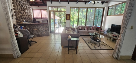 House on two lots with large pool in Coronado - image 14