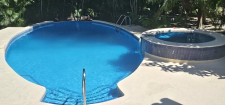 House on two lots with large pool in Coronado - image 11