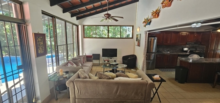 House on two lots with large pool in Coronado - image 17