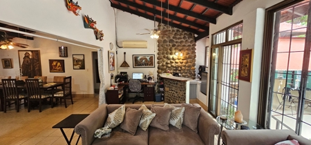 House on two lots with large pool in Coronado - image 9