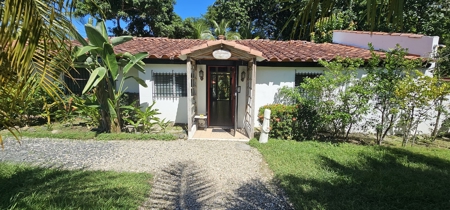 House on two lots with large pool in Coronado - image 19