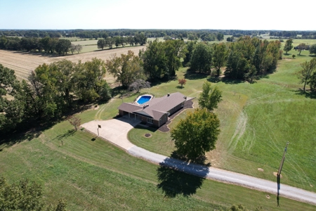 Country Home with Acreage and Inground Pool For Sale in TN - image 4