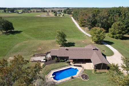 Country Home with Acreage and Inground Pool For Sale in TN - image 2