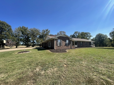 Country Home with Acreage and Inground Pool For Sale in TN - image 8