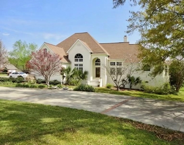 Luxury Lakefront Home in Oak Hill Estates Brookhaven, MS - image 1