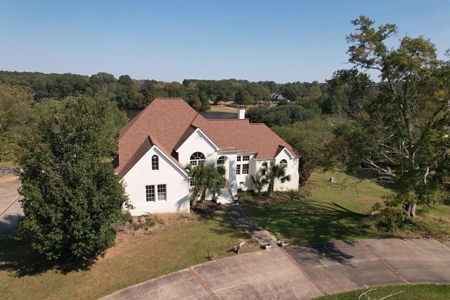Luxury Lakefront Home in Oak Hill Estates Brookhaven, MS - image 39