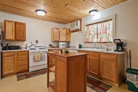 Hunting and Fishing Lakeside Retreat!!! - image 15