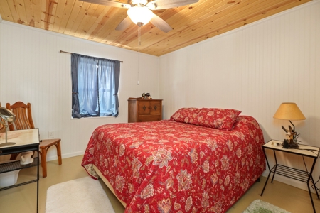 Hunting and Fishing Lakeside Retreat!!! - image 22