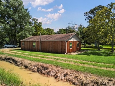 Hunting and Fishing Lakeside Retreat!!! - image 9