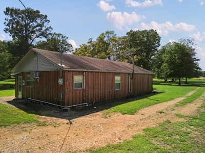 Hunting and Fishing Lakeside Retreat!!! - image 10