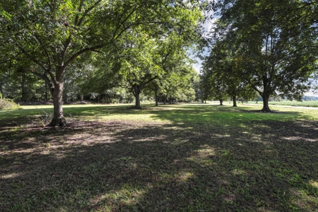 Hunting and Fishing Lakeside Retreat!!! - image 23