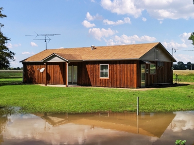 Hunting and Fishing Lakeside Retreat!!! - image 5