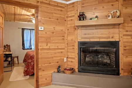 Hunting and Fishing Lakeside Retreat!!! - image 18