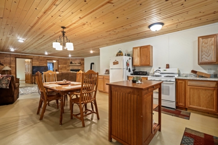 Hunting and Fishing Lakeside Retreat!!! - image 21