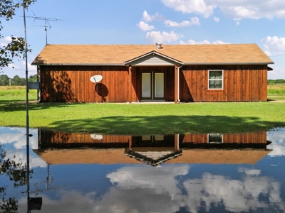 Hunting and Fishing Lakeside Retreat!!! - image 11