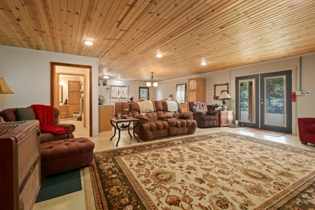 Hunting and Fishing Lakeside Retreat!!! - image 27