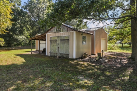 Hunting and Fishing Lakeside Retreat!!! - image 20