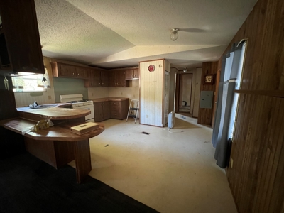 Cozy 2-Bedroom Mobile Home on 5.34 +/- Acres - image 4