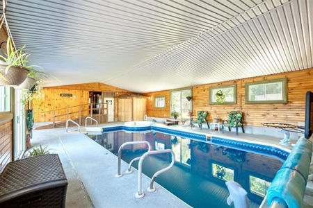 Log Cabin with a Beautiful Setting! - image 28