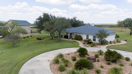 Lake Corpus Christi Waterfront Home on 35 Acres - image 1