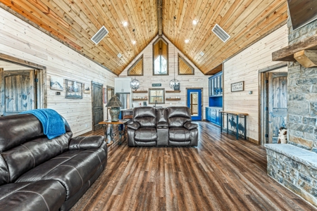 Luxury Ranch Estate For Sale in Paris TX, - image 2