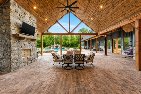 Luxury Equine Ranch Estate For Sale in Paris TX - image 47