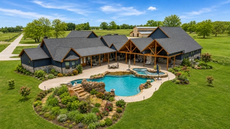 Luxury Equine Ranch Estate For Sale in Paris TX - image 48