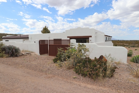 Custom southwestern style home in Tombstone, AZ - image 1