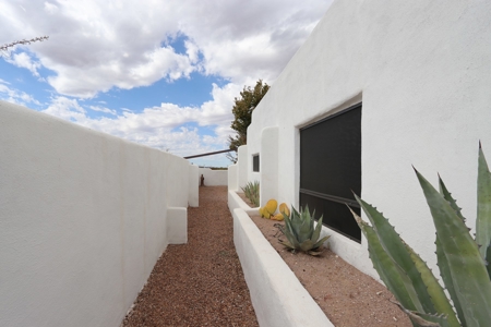 Custom southwestern style home in Tombstone, AZ - image 9