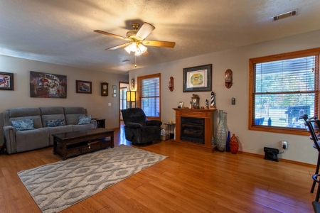 Country Home with Acreage For Sale in Hardy, AR - image 6
