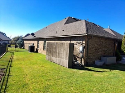 Lynn Unruh built home in Pheasant Run Golf East - image 36