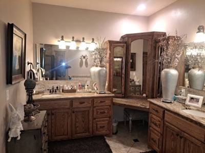 Lynn Unruh built home in Pheasant Run Golf East - image 10